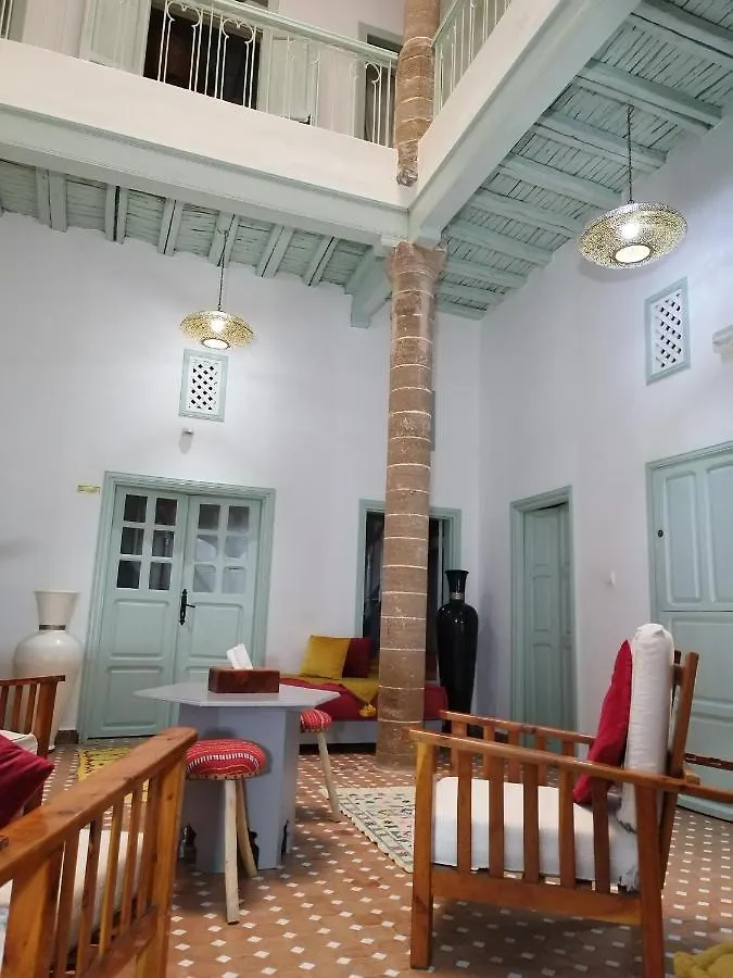 Πανσιόν Riad Marosko Εσαουίρα