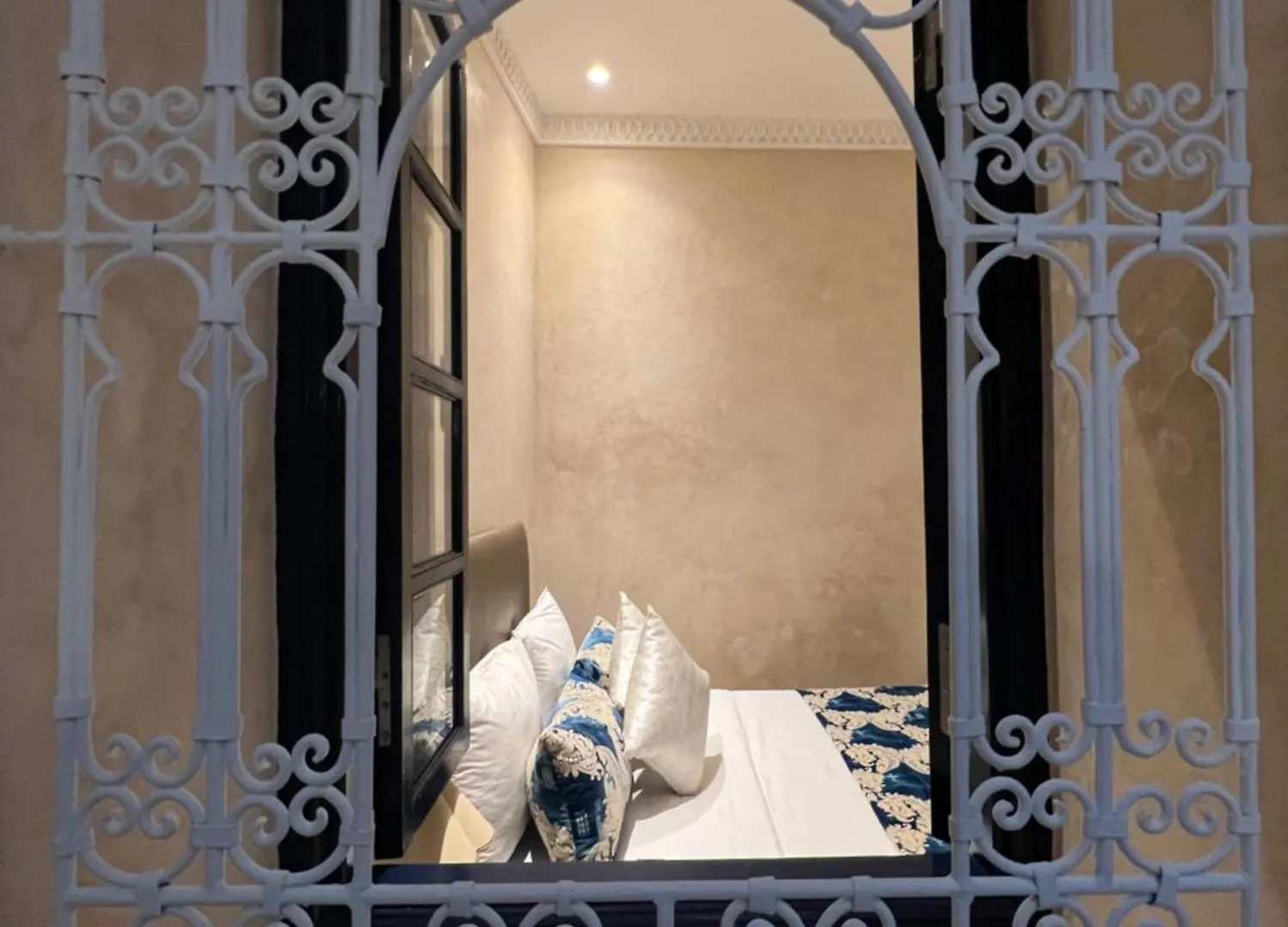 Πανσιόν Riad Marosko Εσαουίρα